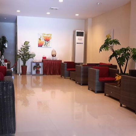 Hotel Matos Jayapura Buitenkant foto