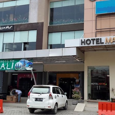 Hotel Matos Jayapura Buitenkant foto