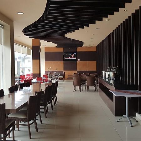 Hotel Matos Jayapura Buitenkant foto