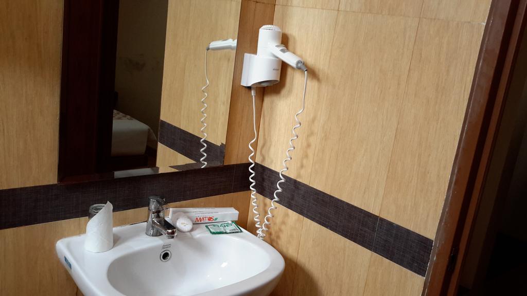 Hotel Matos Jayapura Buitenkant foto