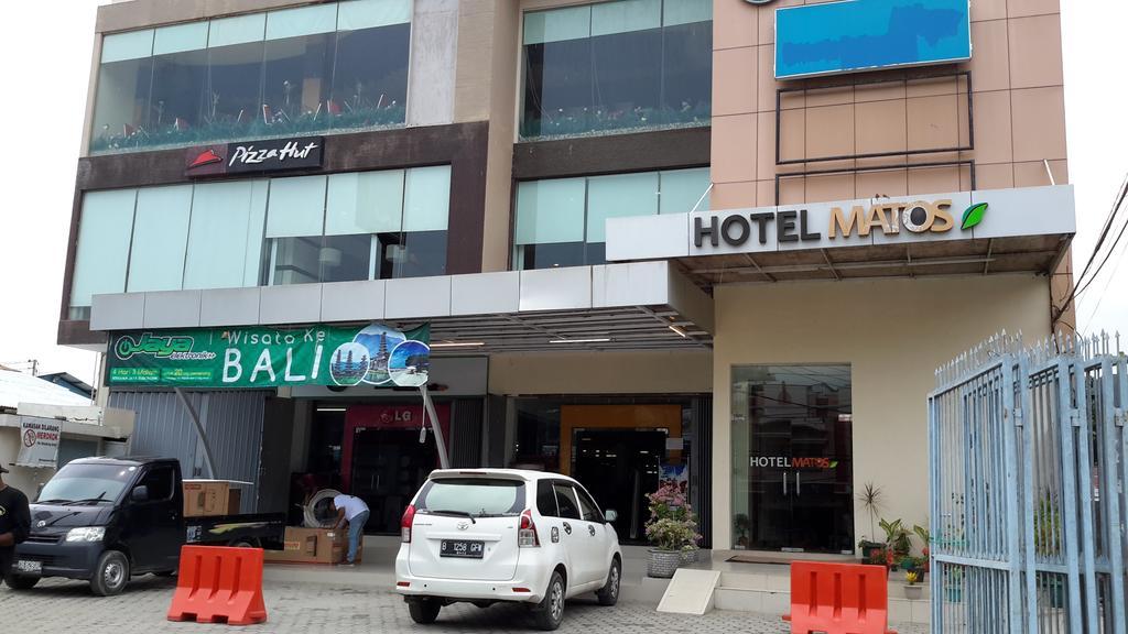 Hotel Matos Jayapura Buitenkant foto
