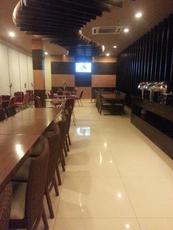 Hotel Matos Jayapura Buitenkant foto